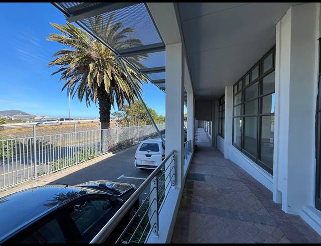 81M² BUSINESS TO LET IN MAITLAND